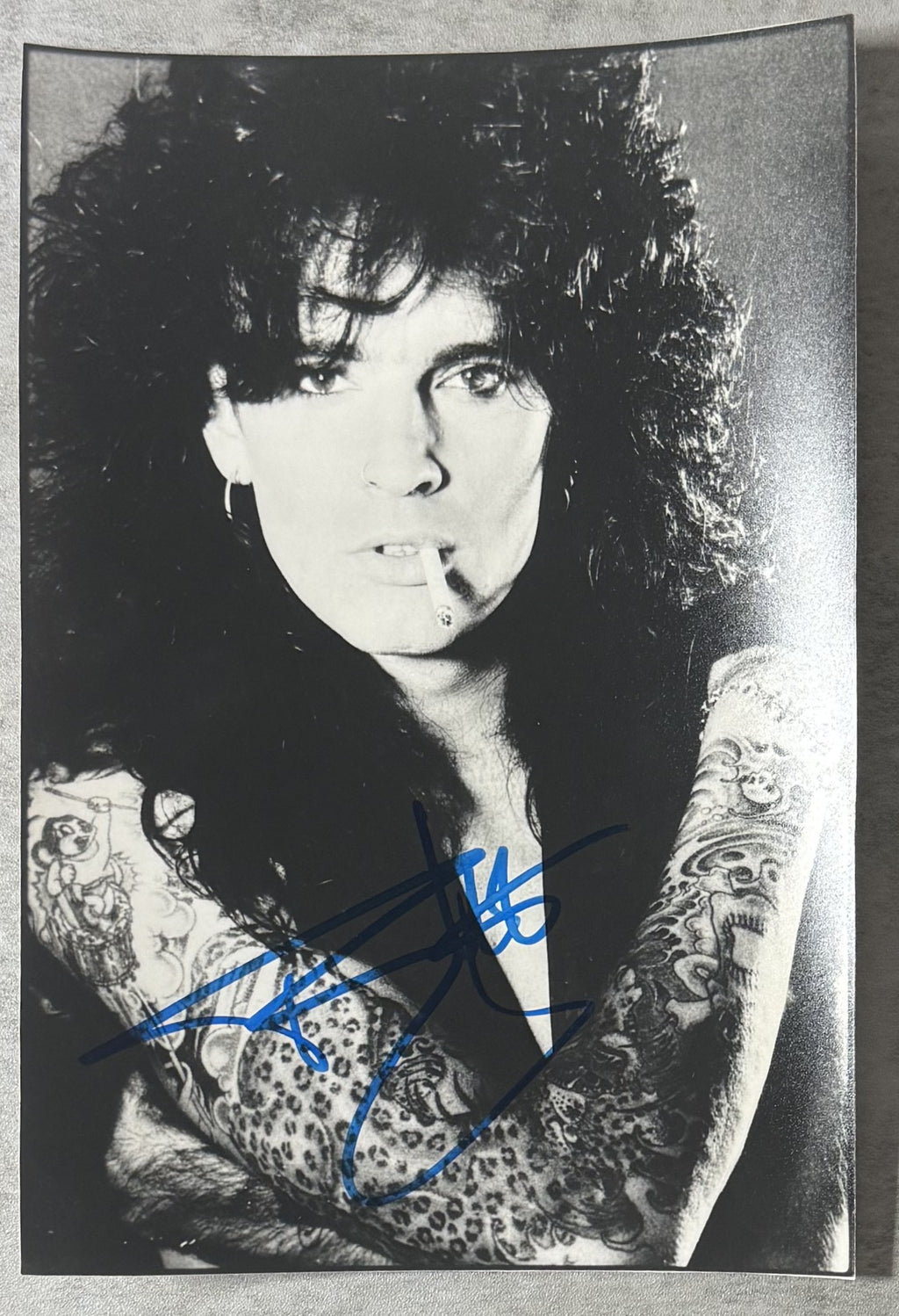 Tommy Lee (Motley Crue) - Autographed Picture 6"x8"